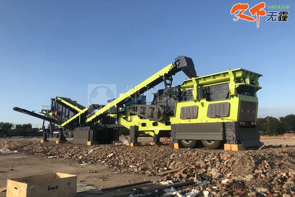 【北京投产】郑州鼎盛WAF系列轮胎式移动破碎筛分站在北京市处理建筑垃圾