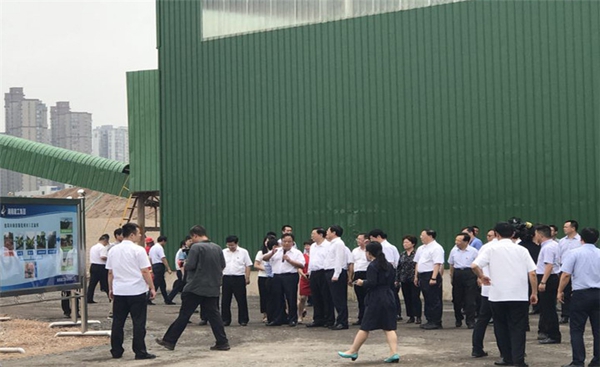 全国人大张德江委员长视察郑州鼎盛移动式建筑垃圾资源化利用装备